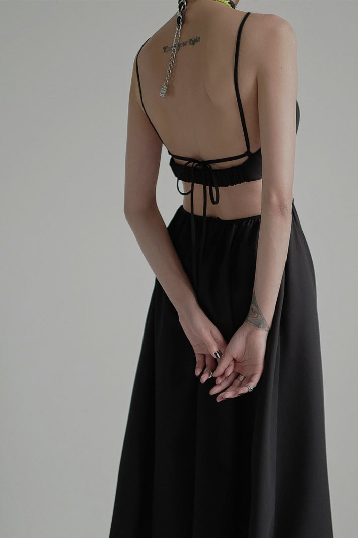 Backless Wool Dress with Waistless Suspender Design & Elegant Silhouette - Belle Vestige